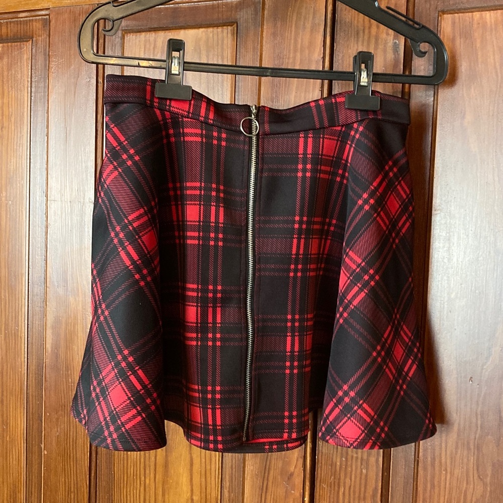 Hot Topic Red & Black Plaid Skater Skirt with Front O-Ring Zip and Pockets M